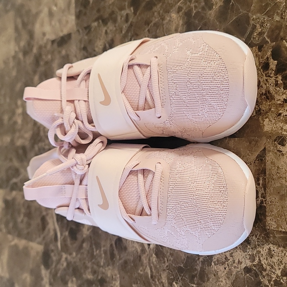 Women Nike Comfort Footbed Size 9